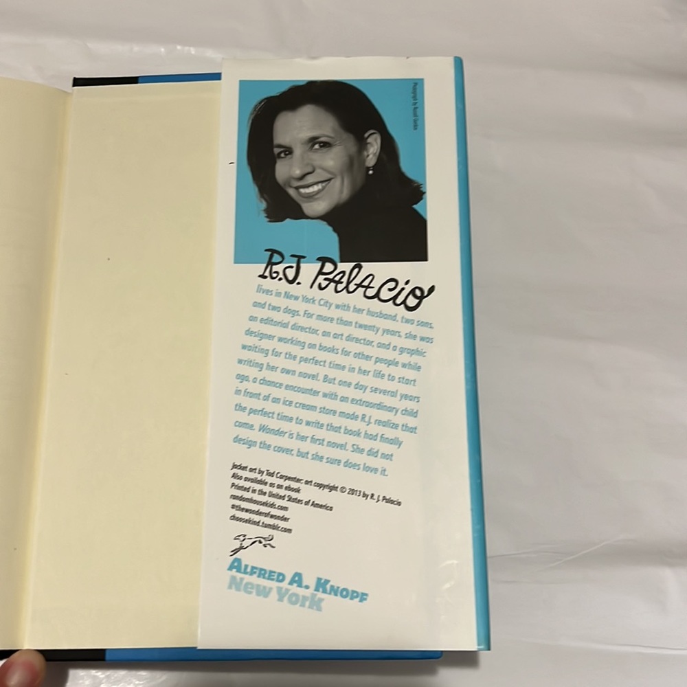 Pre Owned Wonder - Book - R.J. Palacio - Knopf - Picture 4 of 5
